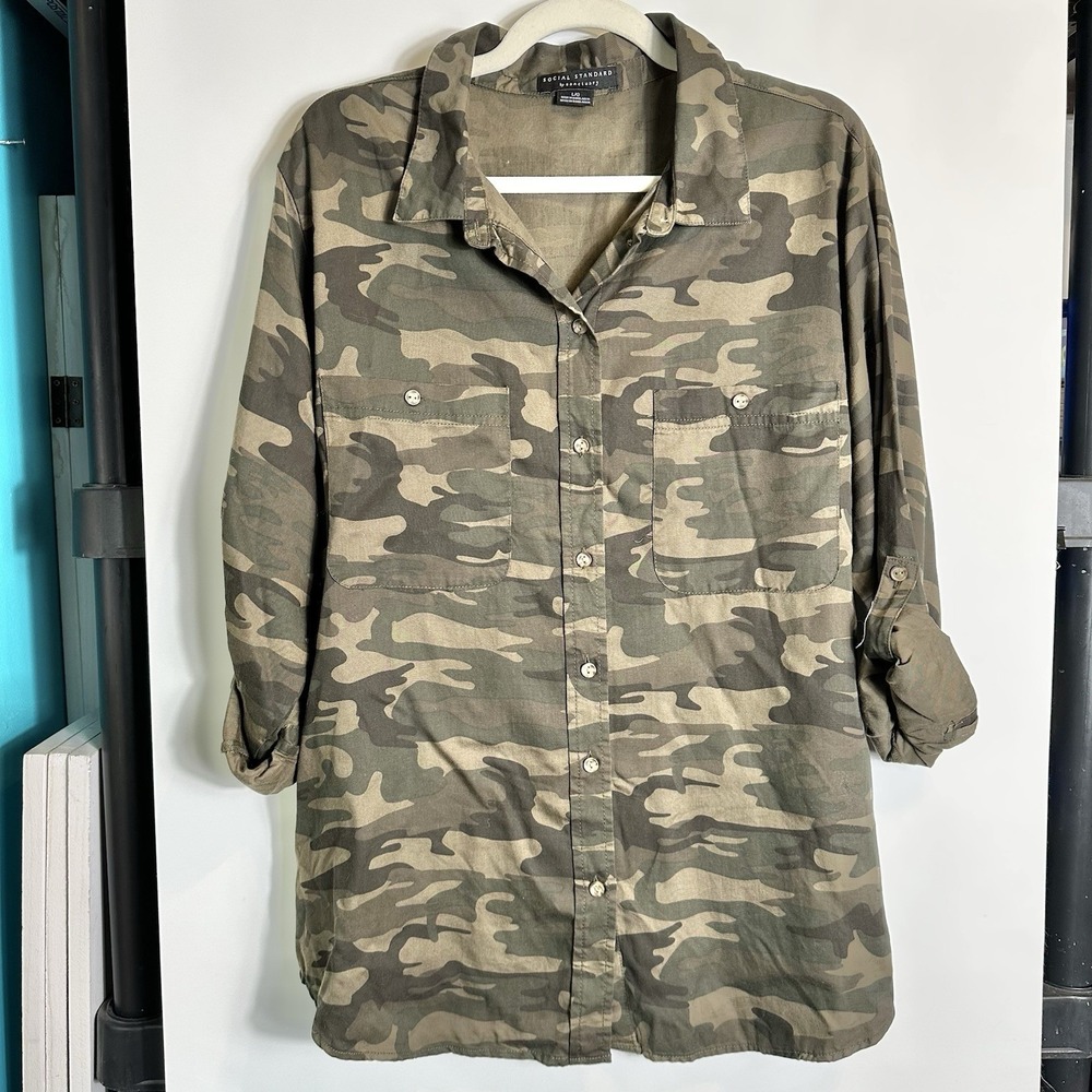 Social Standard by Sanctuary Womens Sz L Camo Button Up Top Roll Tab Sleeves EUC